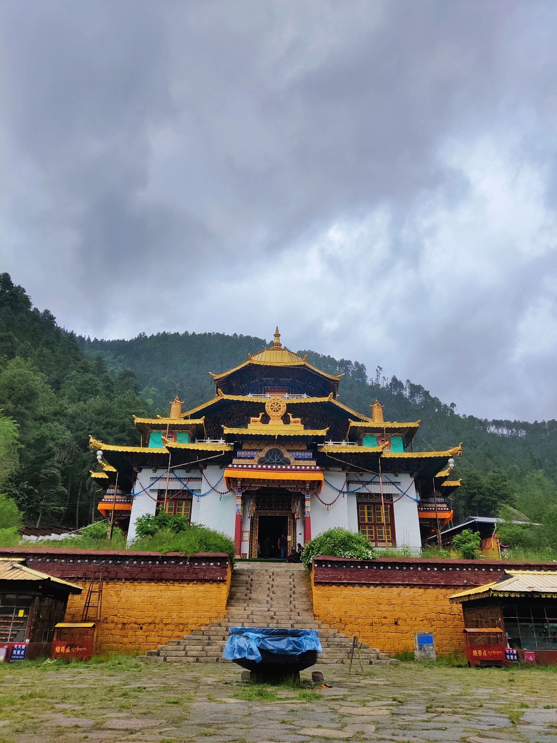 喇嘛岭寺:林芝最大的寺庙
