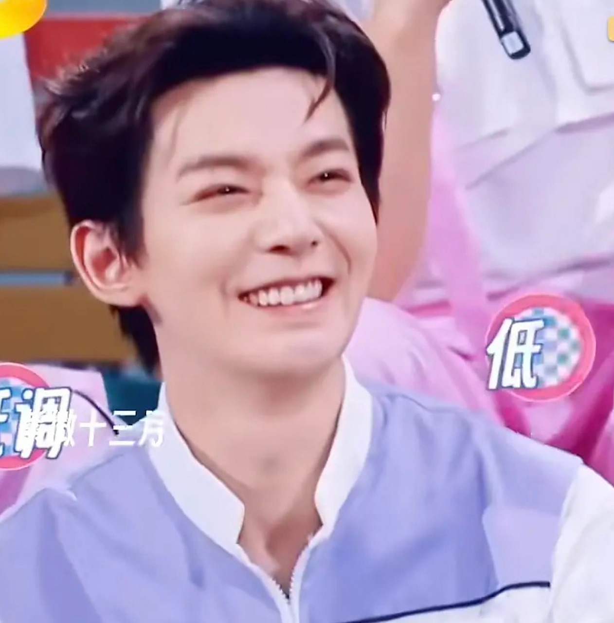 你们发现了吗?邓为在《你好,星期六》里笑起来的样子好像没牙老头啊!