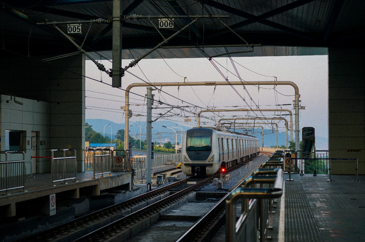 塔河湾 丨 藏在旅顺的小众海岸 大连地铁12号线塔河湾站下车,步行一段