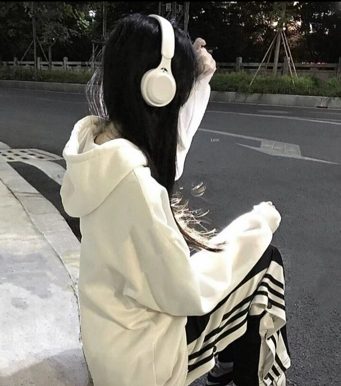 伤心好看到女生真人头像