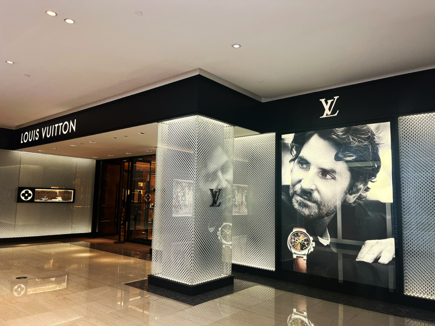 7815哈尔滨奢侈品最全的商场94没有之一 99地理位置 : 黑龙江