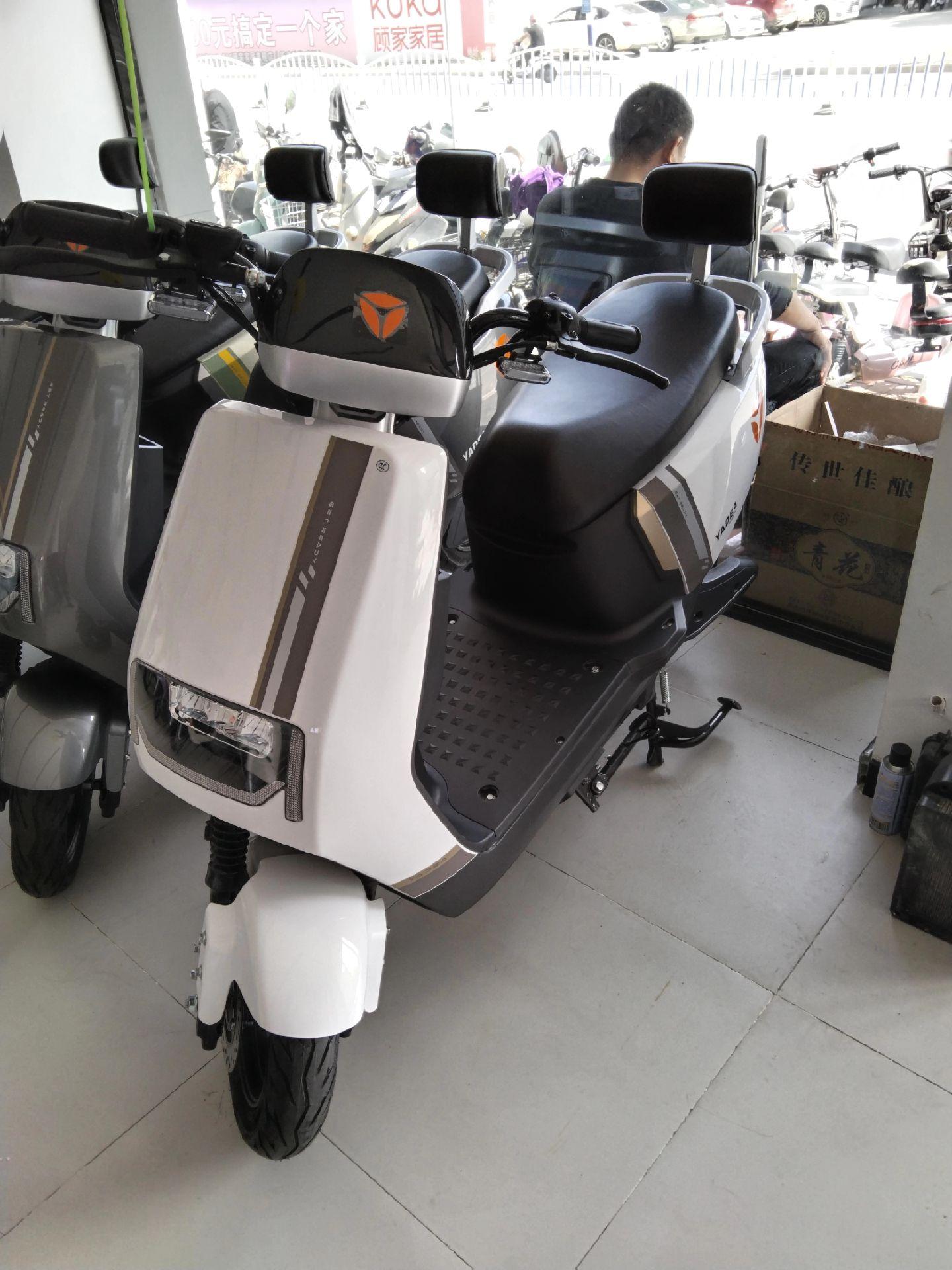 雅迪莱达 基本参数 电动车类型 电动摩托车 整车尺寸 1760×740×1040