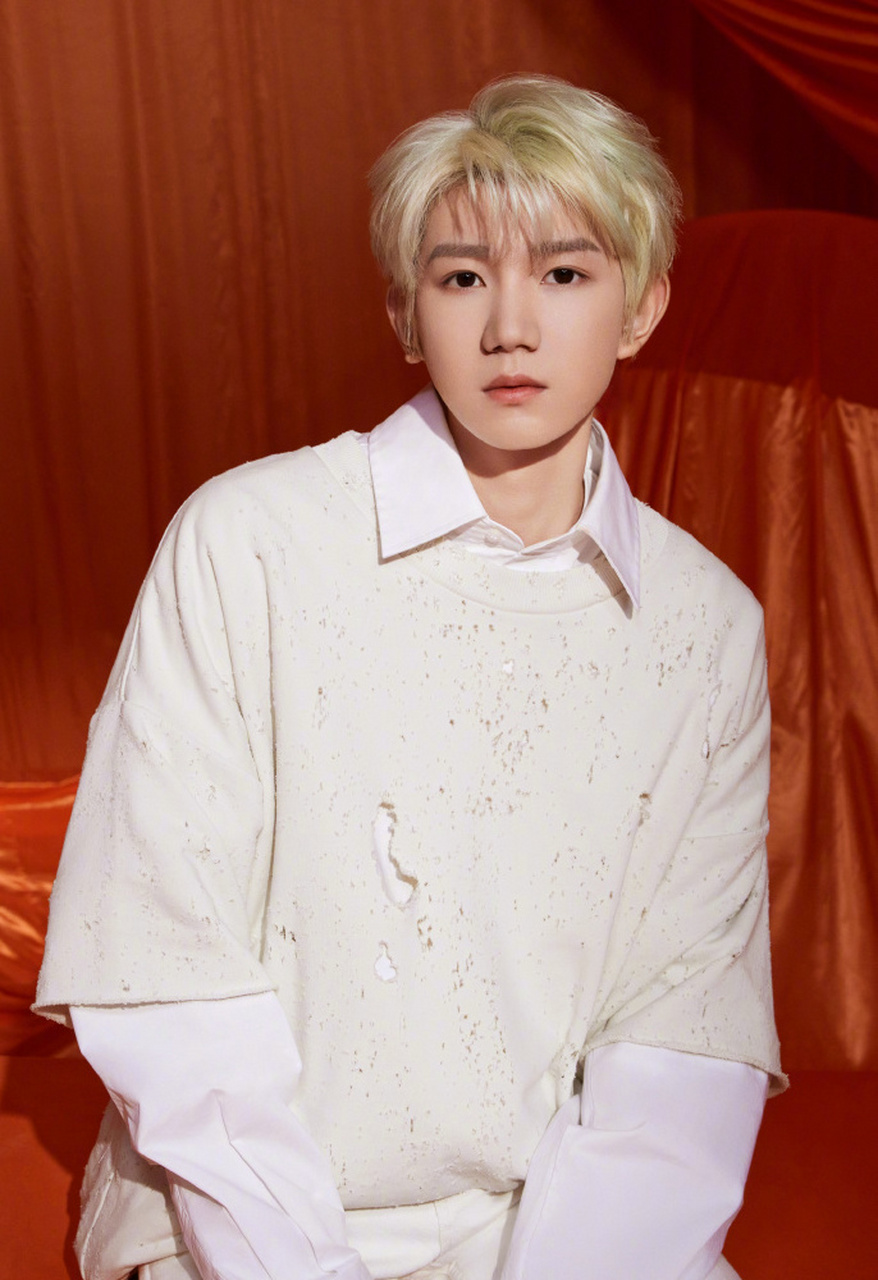 tfboys十年纪念实体专辑# @王俊凯 @王源 @易烊千玺  我们饱含回矣腚