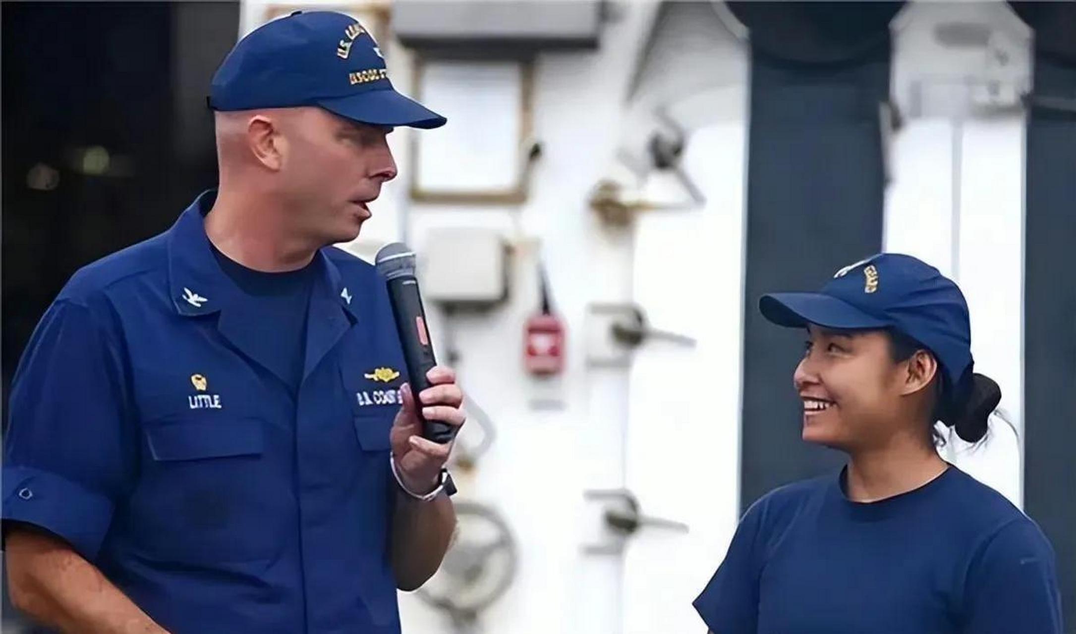 美军军舰上的华裔女兵郑浩儿,竟在美国战舰上用中文