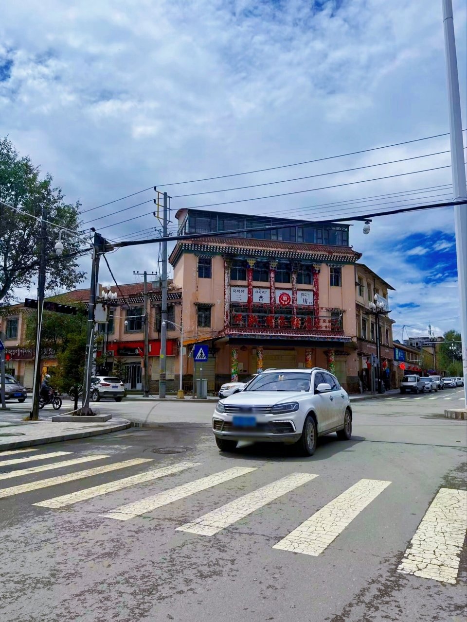 果洛州  久治县 久治县隶属青海省果洛州,地处青藏高原东部,果洛州东