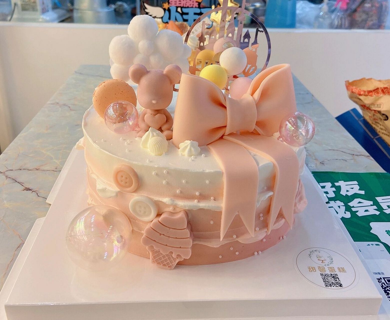 一个女孩十八岁成人礼蛋糕 一个女孩儿自选的一个成人礼款式蛋糕,做