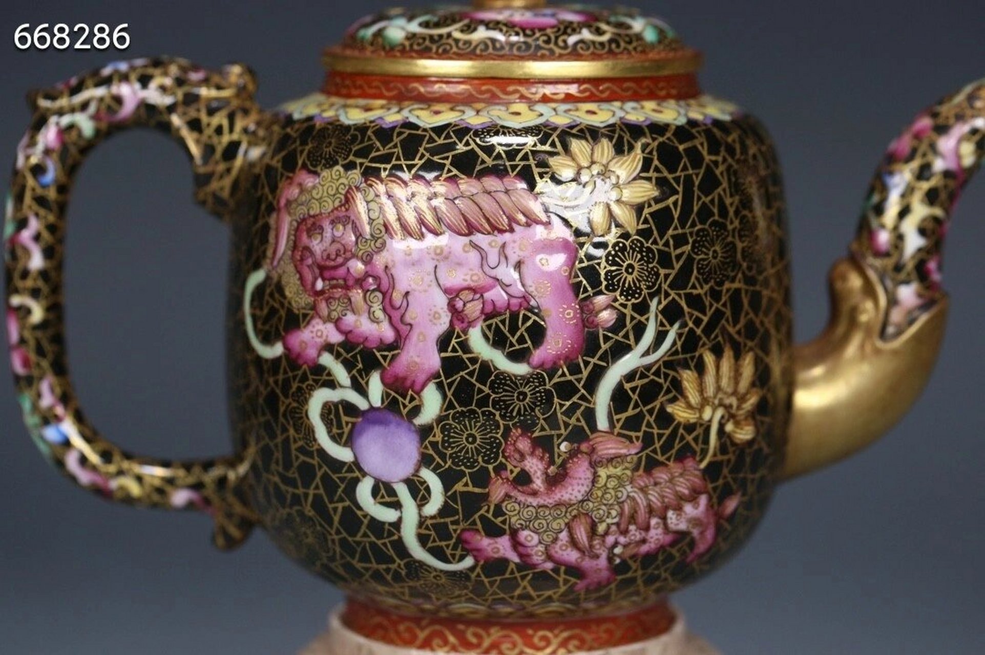 清代 珐琅彩紫砂壶.尺寸高15*21*12cm