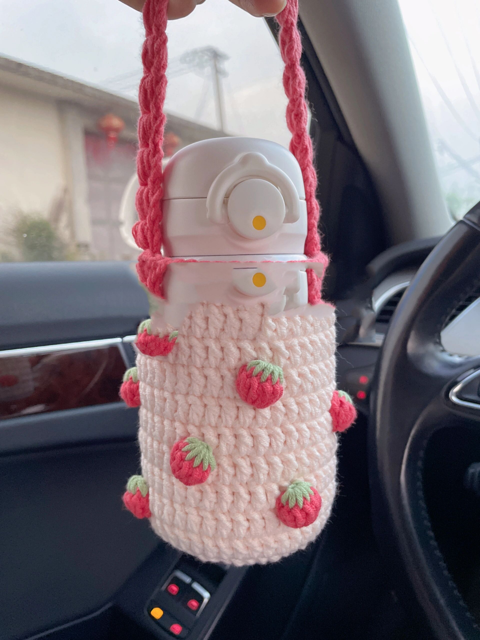 钩针好多草莓水杯套(附图解) 奶呼呼的草莓,好可爱 看见好想咬一口呀