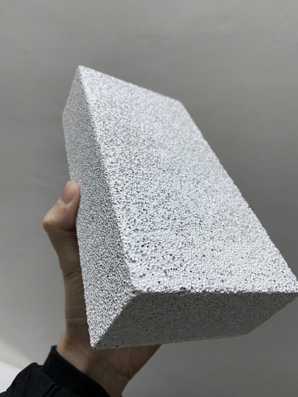 水泥气泡砖 给客户定制的200*100*50mm的水泥气泡砖,这种砖块很轻