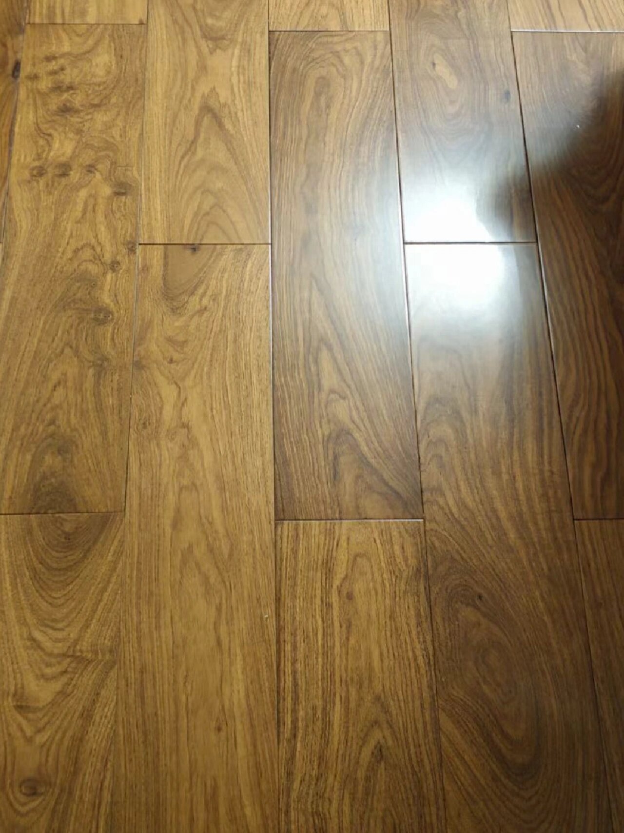 木地板优缺点第二十七篇:亚花梨木地板 别称:亚花梨,刺猬紫檀,安哥拉