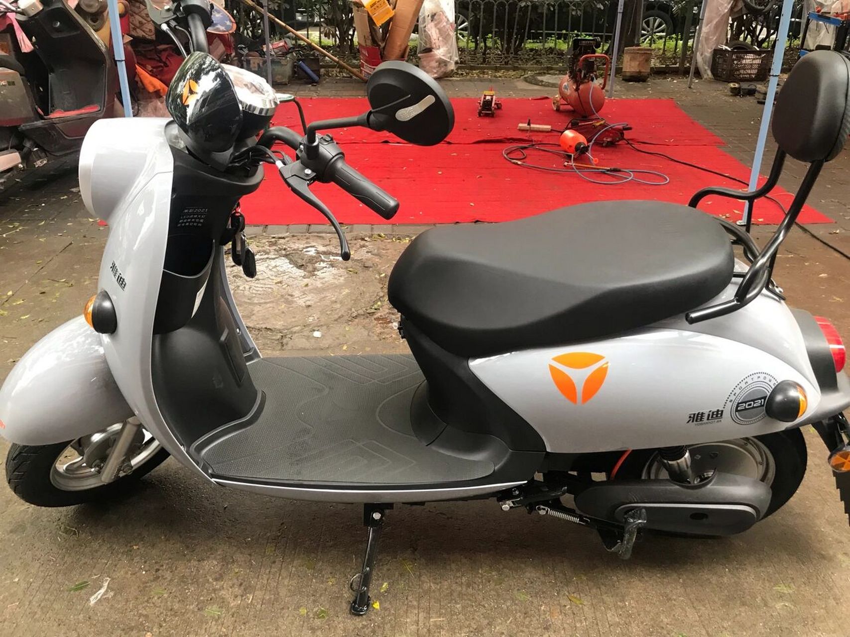 雅迪米彩2021,捡漏了 上班以来一直都骑助力车,现在秋冬了,手冻的不行