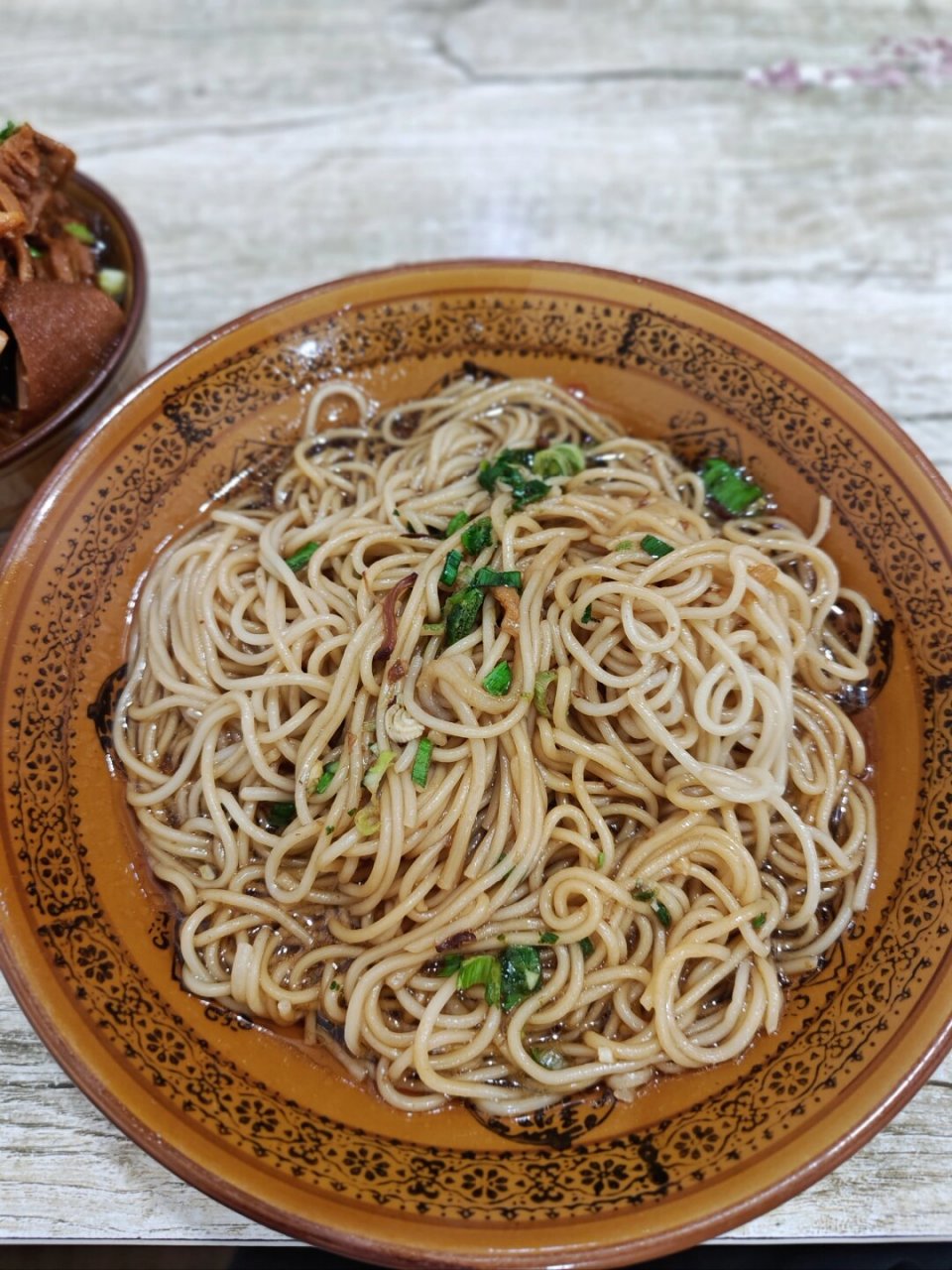 除了粽子,其实馄饨和烧麦也很不错,天气冷的时候,还有甜口的羊肉面