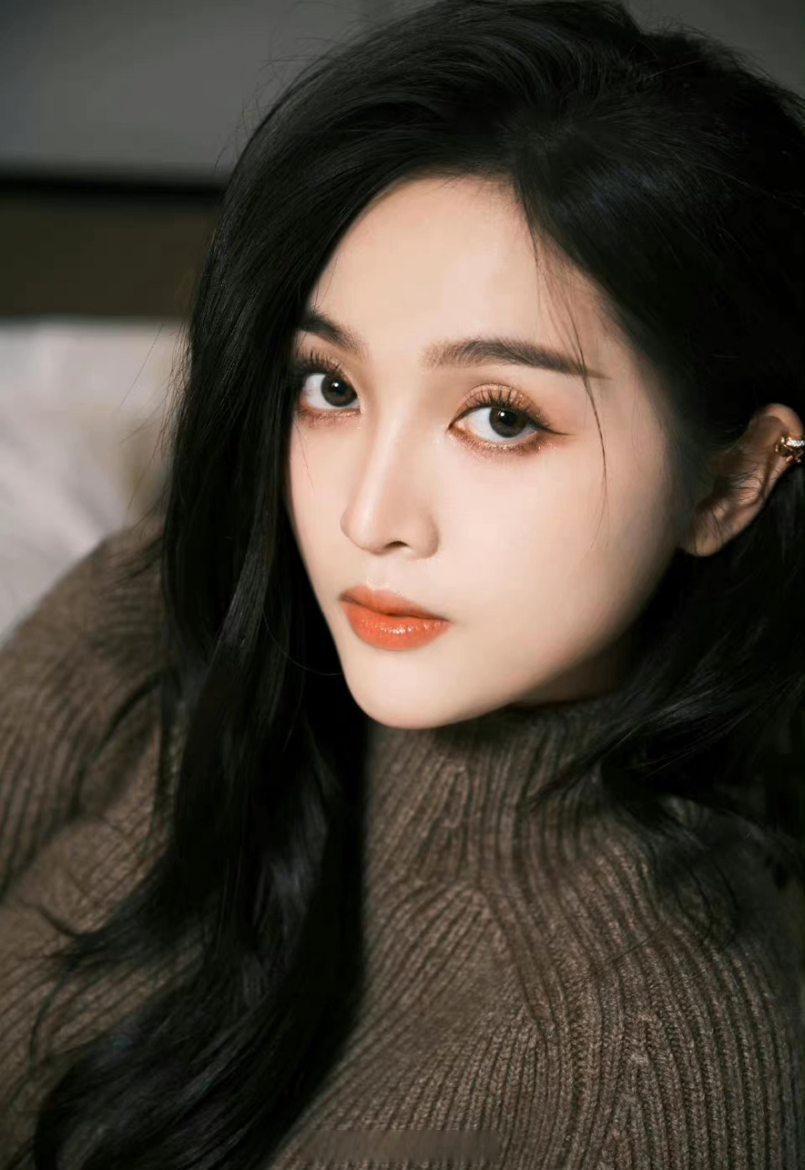 吴宣仪的脸又变样了[疑问] 不是动鼻子就是动嘴