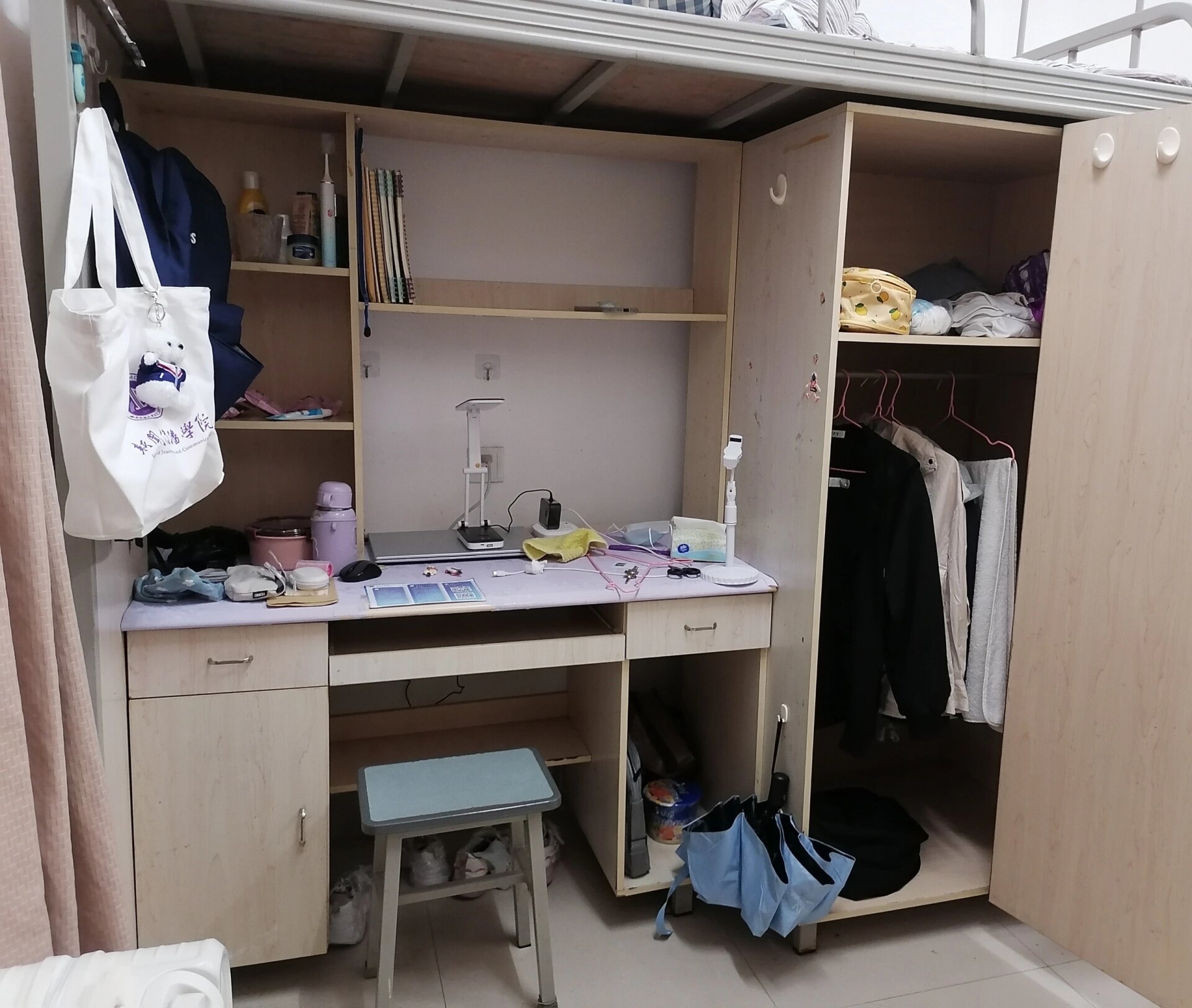 西南民族大学宿舍 航空港宿舍除了公主楼都是四-六人间无独卫,公主楼