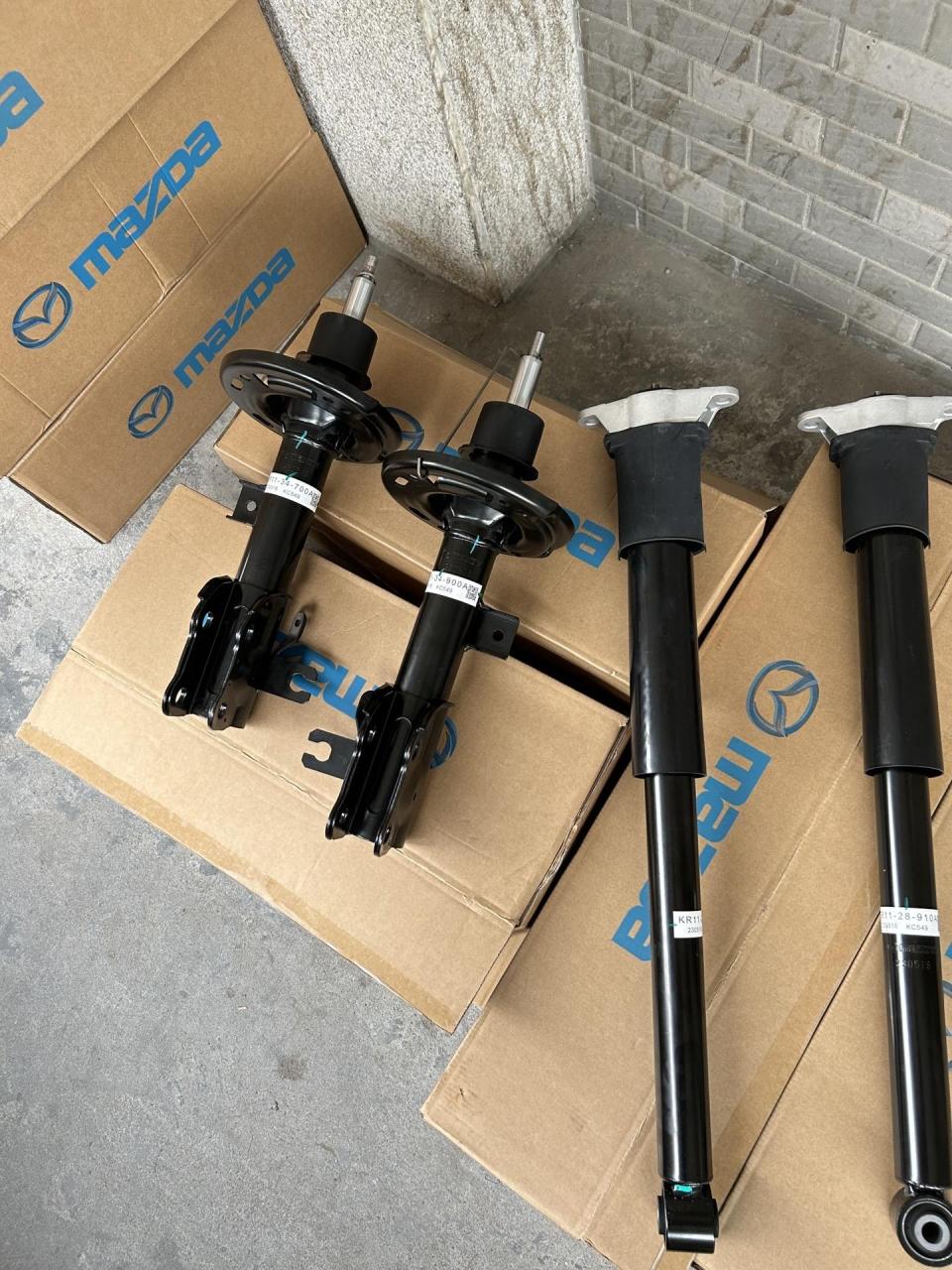 原装配套马自达cx-5前后减震器,避震器! 适用于马自达cx-5.