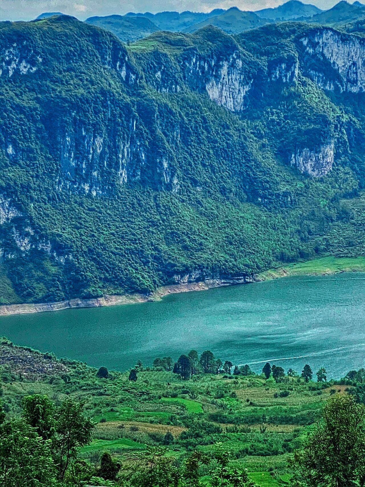 贵阳月亮岩图片