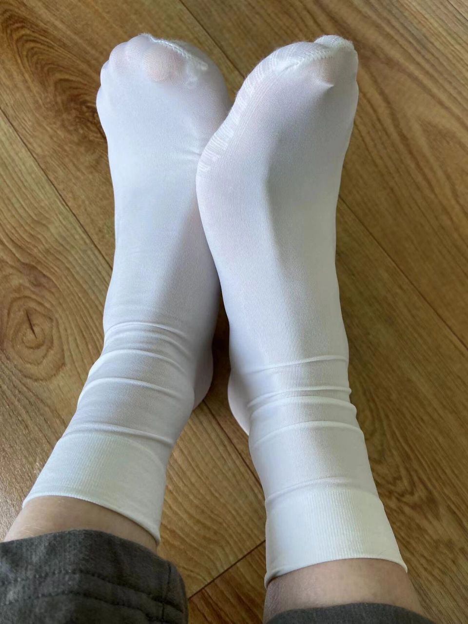 是的 女生穿白袜子最美 袜子显腿细显腿细显腿细!