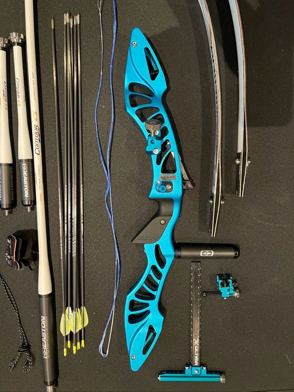 我这两把弓其实很极端的,从极端低级直接就跳到天启.