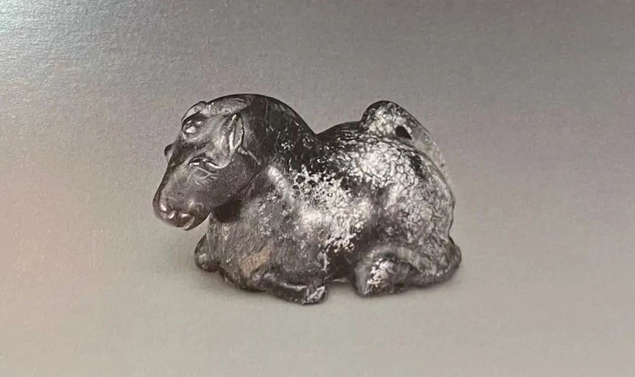 唐代圆雕动物形玉器 唐代圆雕动物形玉器题材丰富,多取材于生活中常见