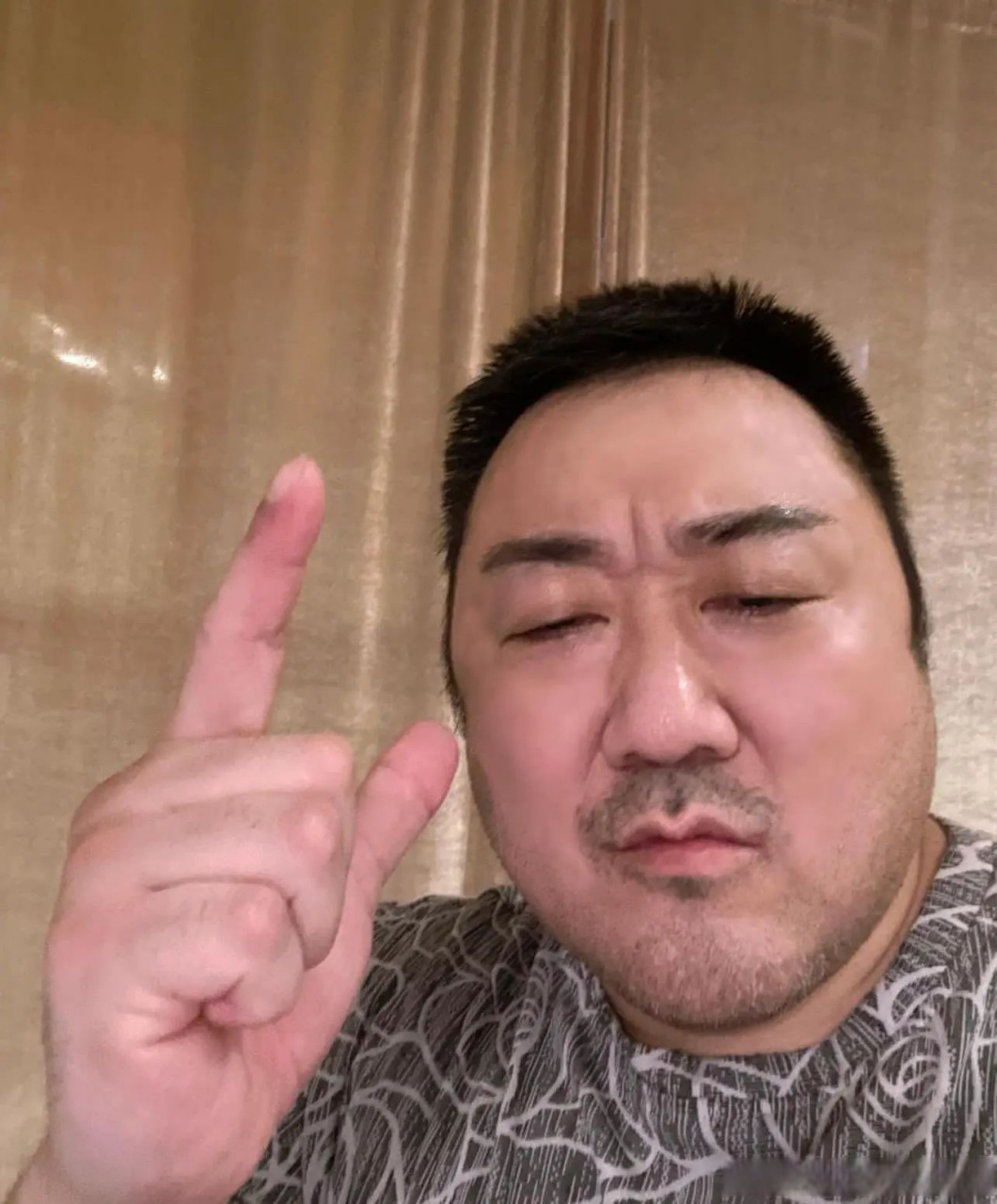 听说现在不流行刘亦菲头像了,流行马东锡头像,说话都硬气了[得意]