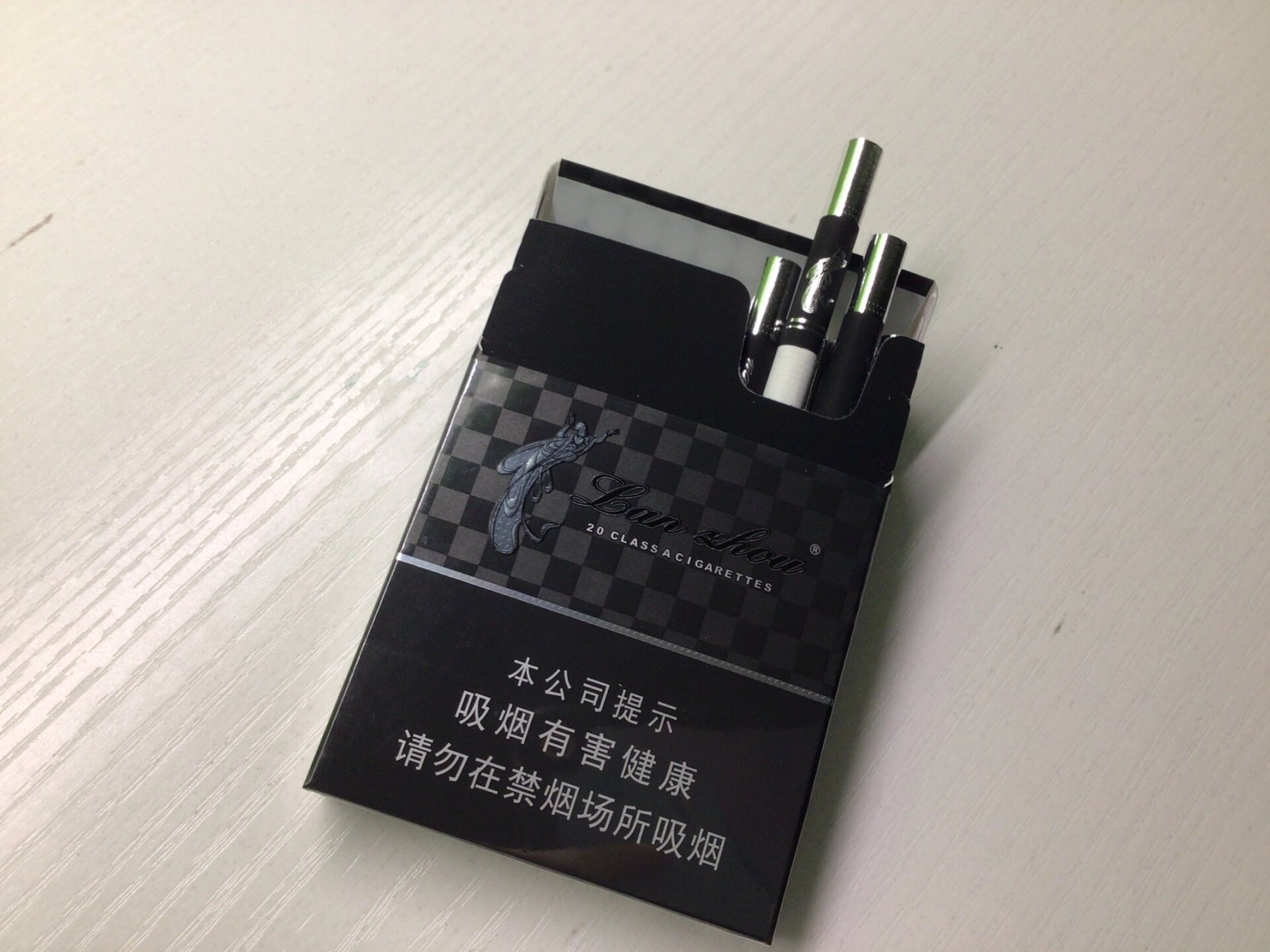 黑兰州 跑了好多便利店才买到的黑中支这个手感和颜值真的绝了