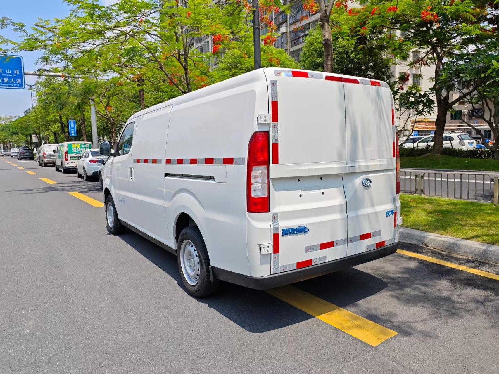 瑞驰ec75,二座新能源面包车 ,货箱尺寸:长2.8,宽1.7,高1.