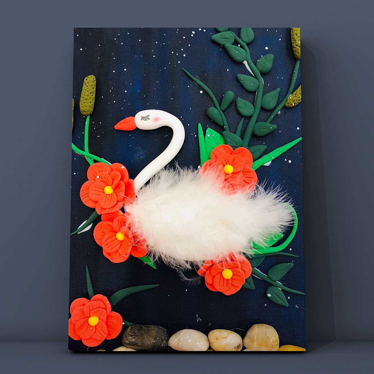 幼儿美术手工立体作品——小天鹅06 深蓝色的湖水里 正游过一只小