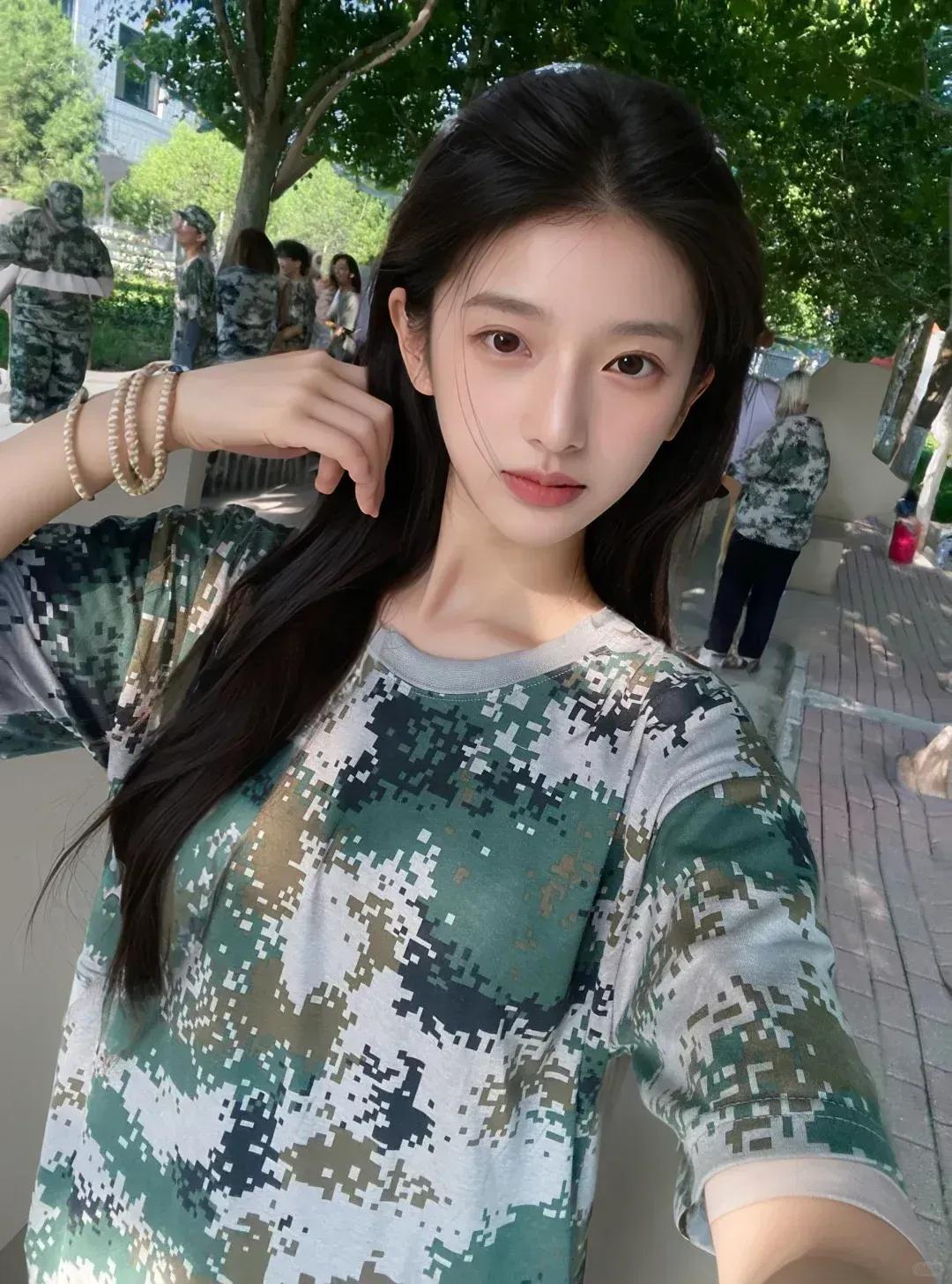 军训对女大学生来说有苦有乐也有不少尴尬瞬间