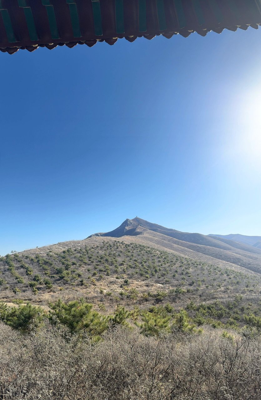 喀左玉龙谷    	 玉龙谷一共有四个小亭子,我们只登上了第一个小亭子