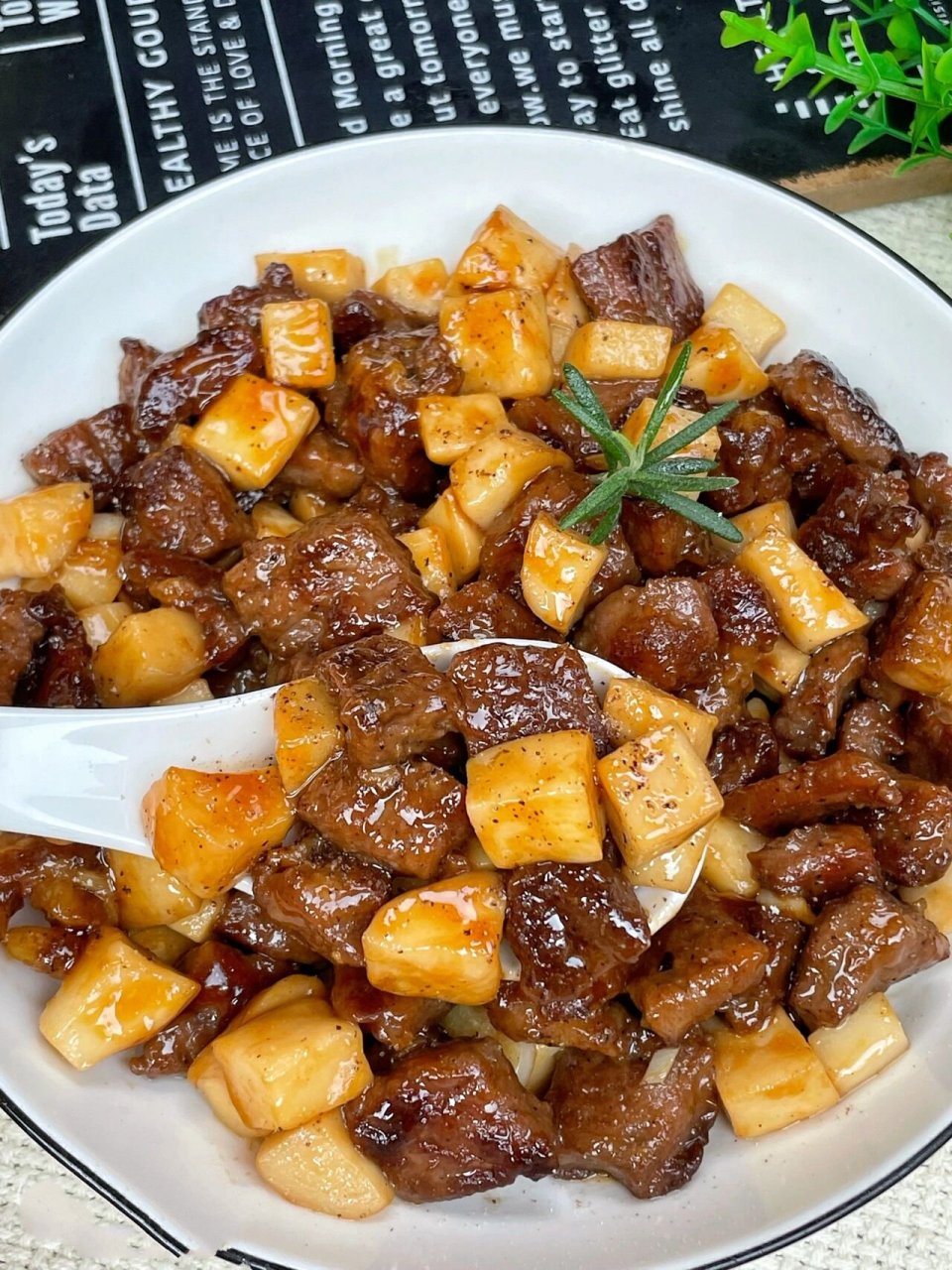 杏鲍菇炒牛肉粒图片