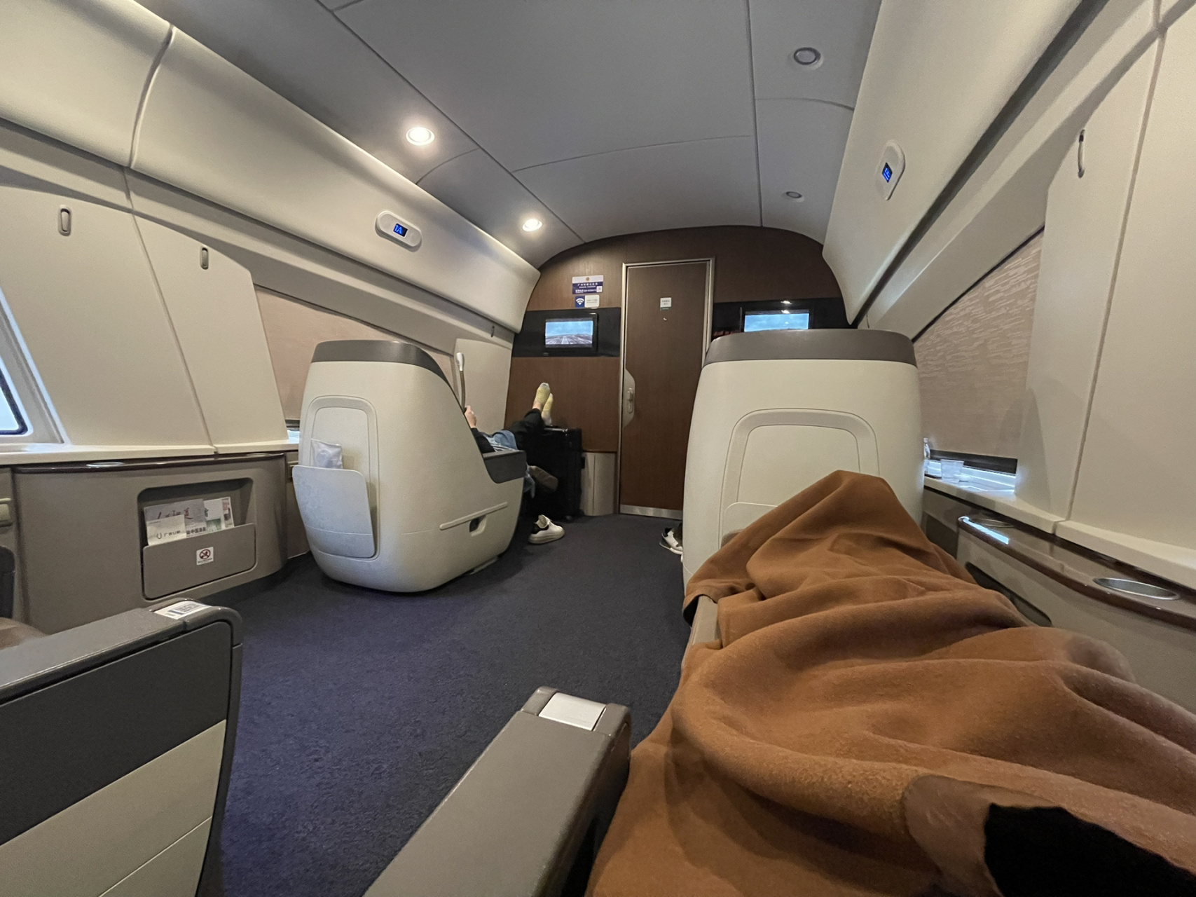 复兴号的商务座93太香了 还是要记录一下第一次的商务座体验 一个字