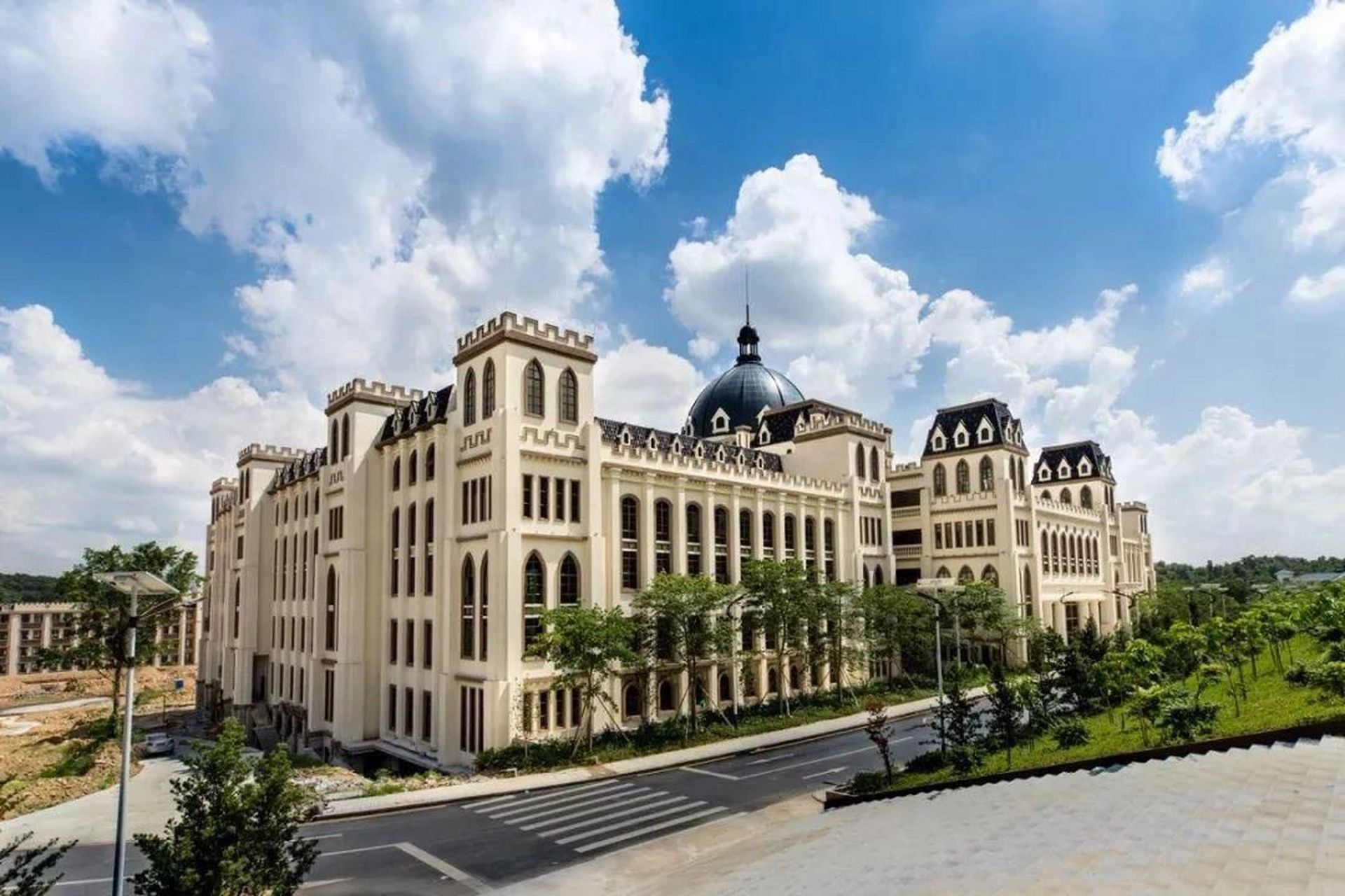 广东工商职业技术学院 我愿称他为艾利斯顿商学院93 	 "四大名补"