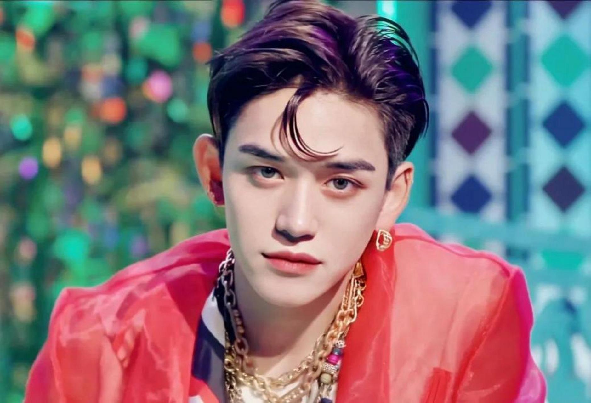 韩国男团"nct"中国籍成员黄旭熙lucas本月10日宣布退团.