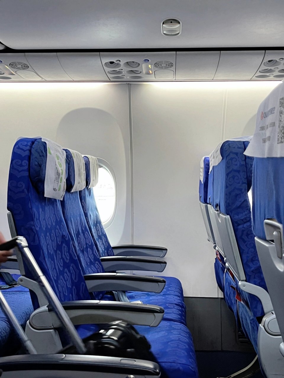 奥凯航空bk2737,盲选成功 波音737,189座的,11f一个大窗户,同一排的