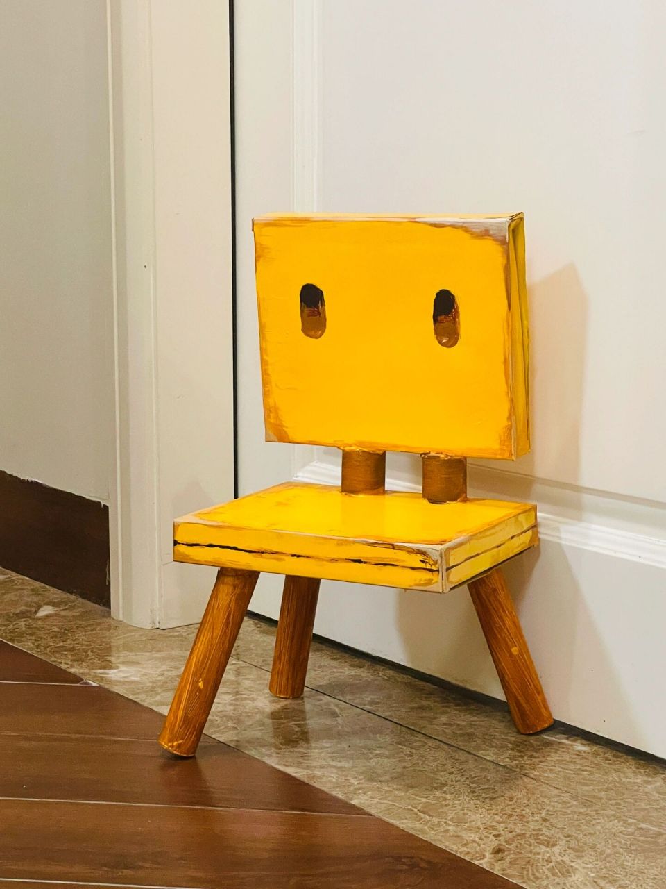 来不及定制椅子了!本贫穷coser赶紧自制了一个明天带去电影院!