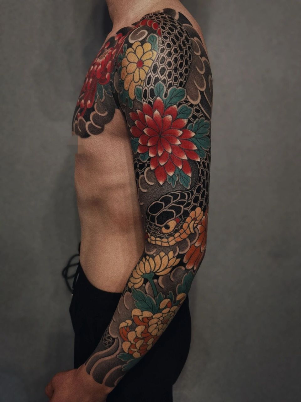 花臂半甲纹身—蛇 今日份分享作品——蛇97 人人皆知蛇为冷血动物