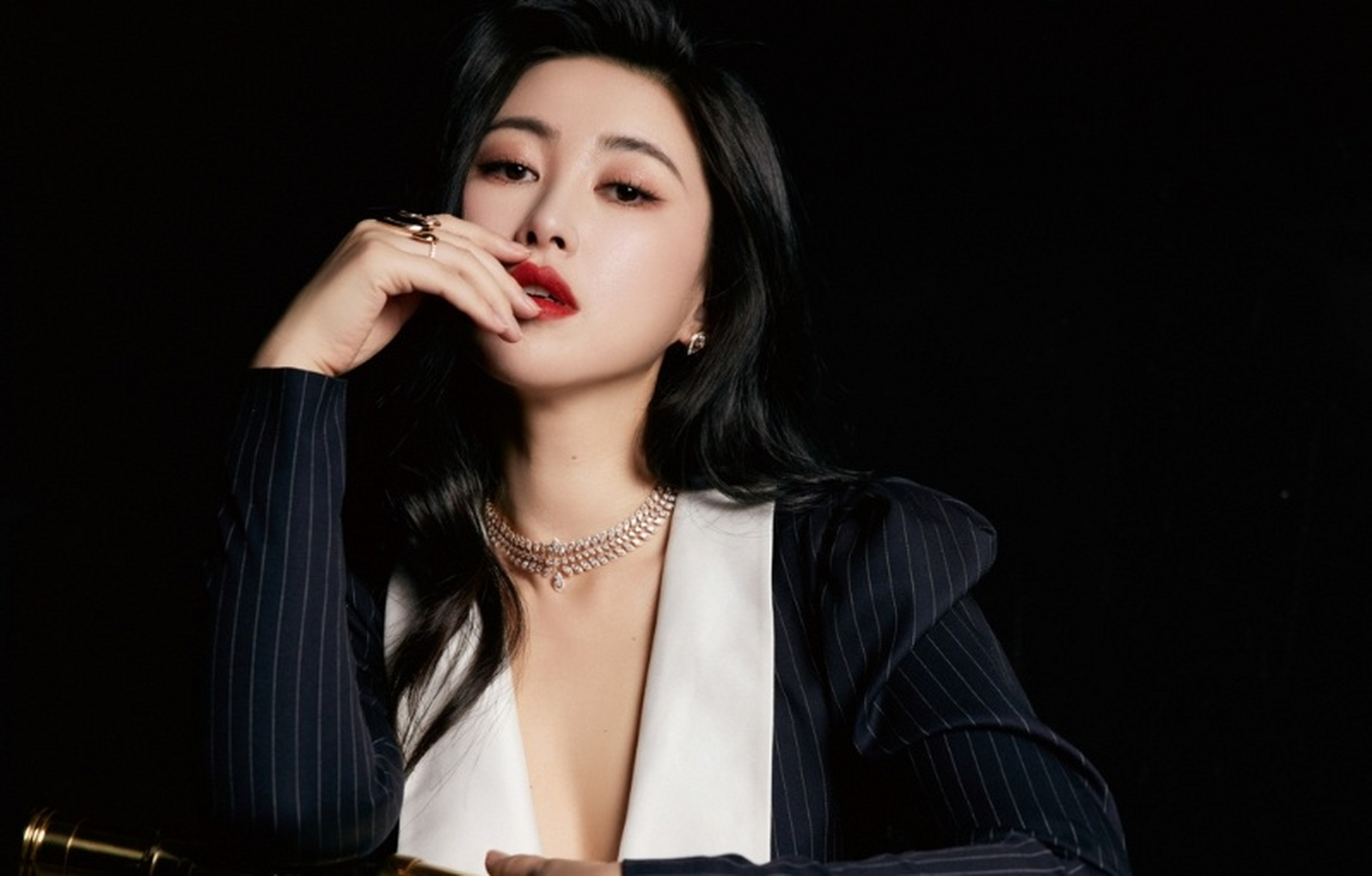 女星朱珠,红三代 富二代的典型代表 女星朱珠过去曾连续8年入选"全球