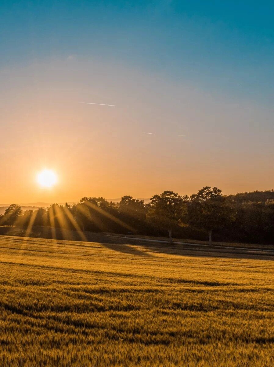 秋日美景阳光晚霞夜空