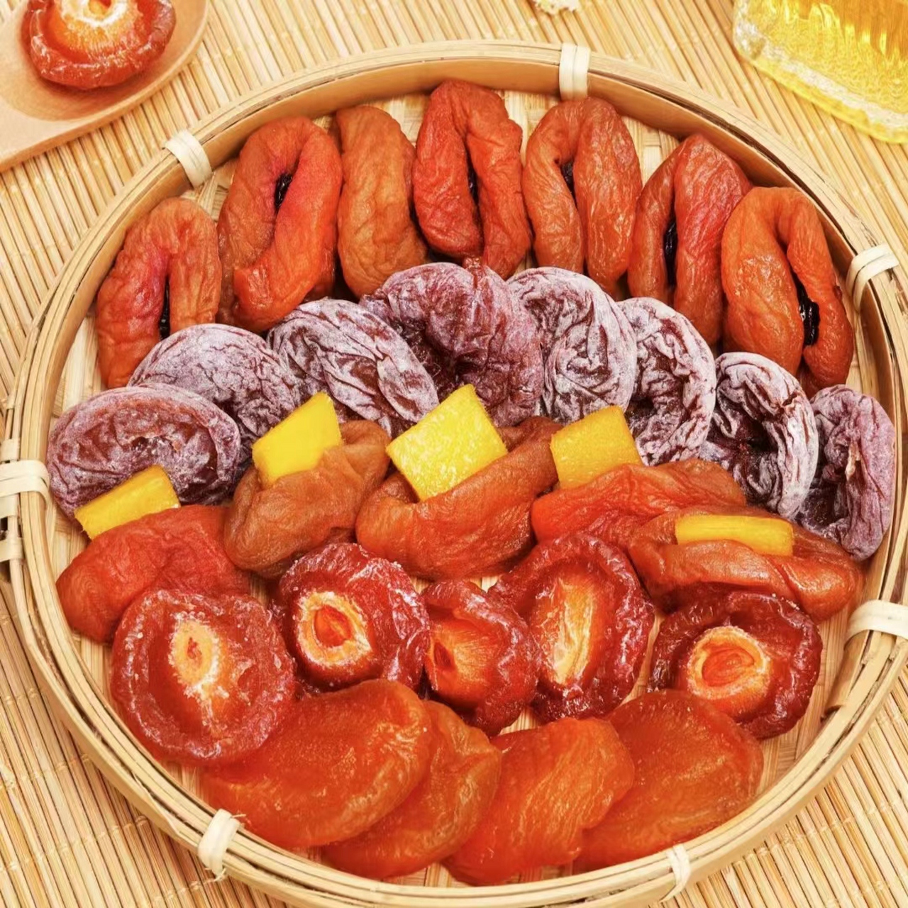 蜜饯图片 蜜饯的甜美与微酸的果肉完美融合,使得每一口都充满了层次