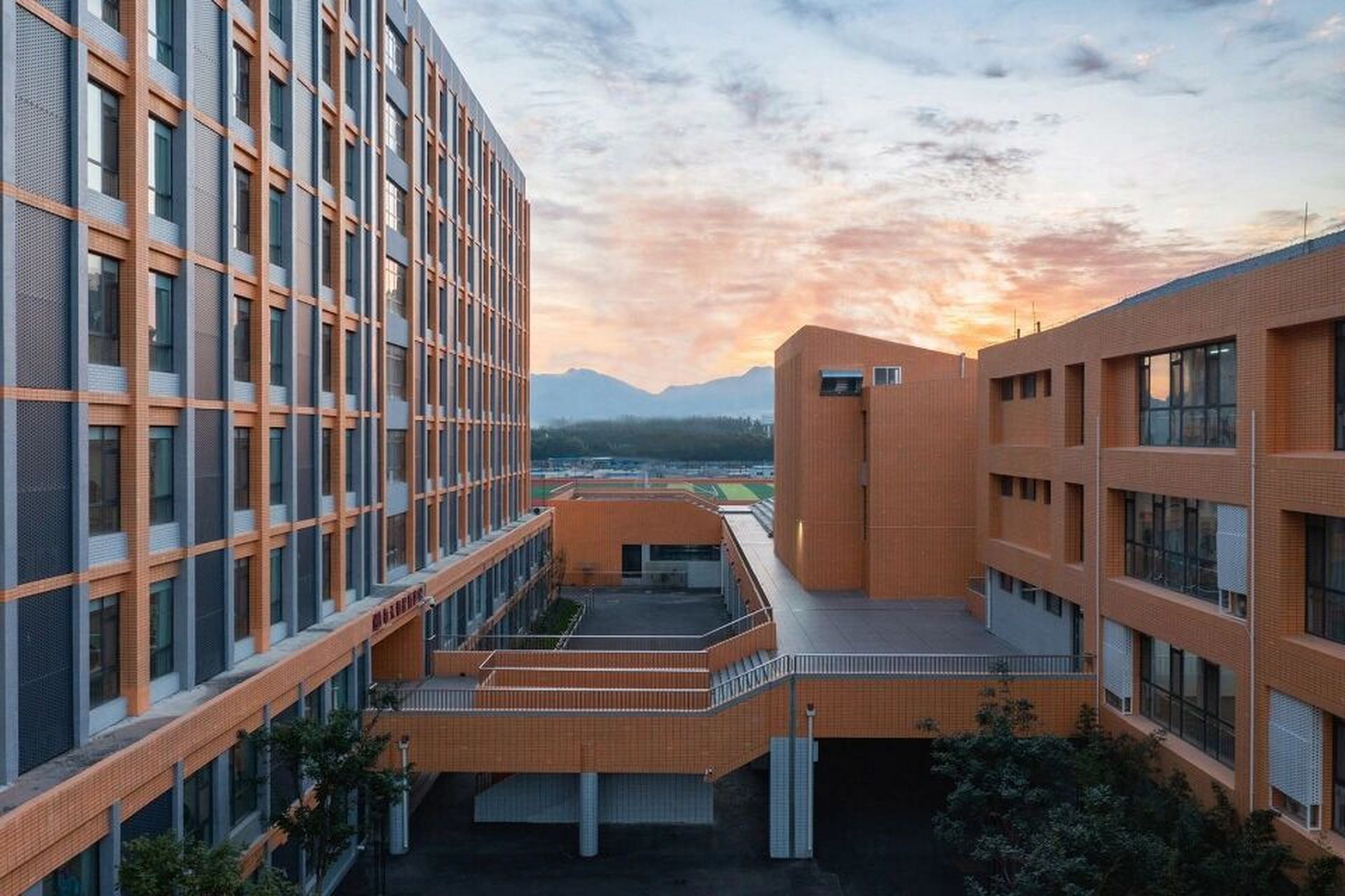 每日建筑案例分享——小学校园建筑设计 北大新世纪章丘实验学校 / 象