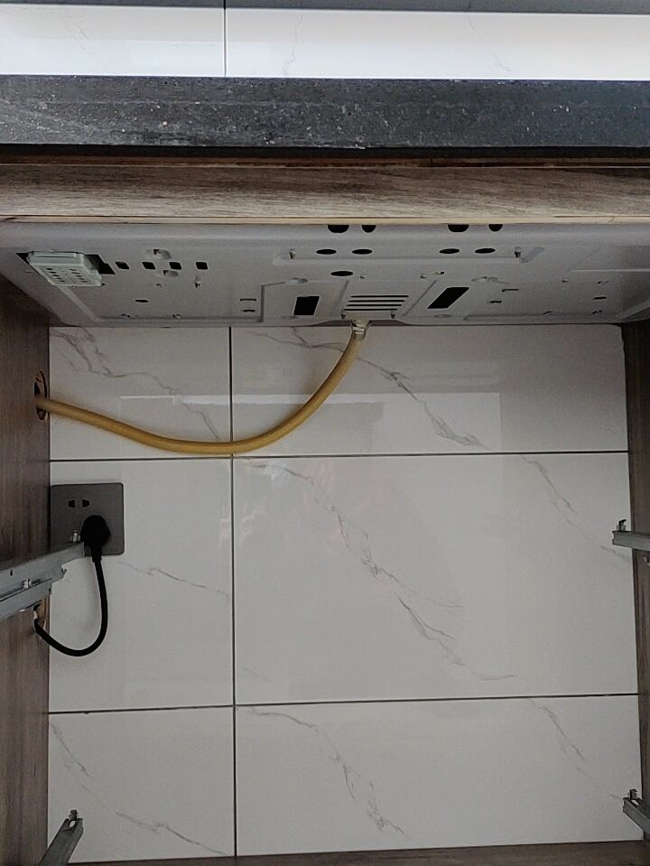 姐妹们,你们的燃气灶下面也是这样的吗