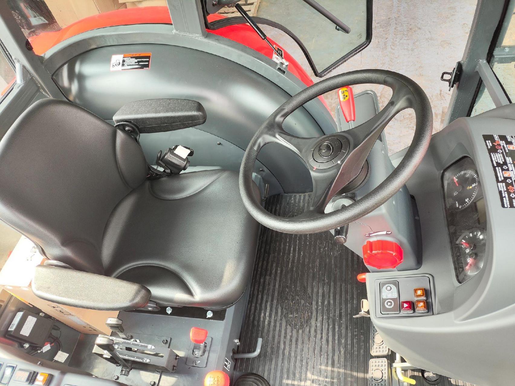 久保田954(高花胎)性能可靠--动力优良,采用密封型锥齿轮前桥,配备