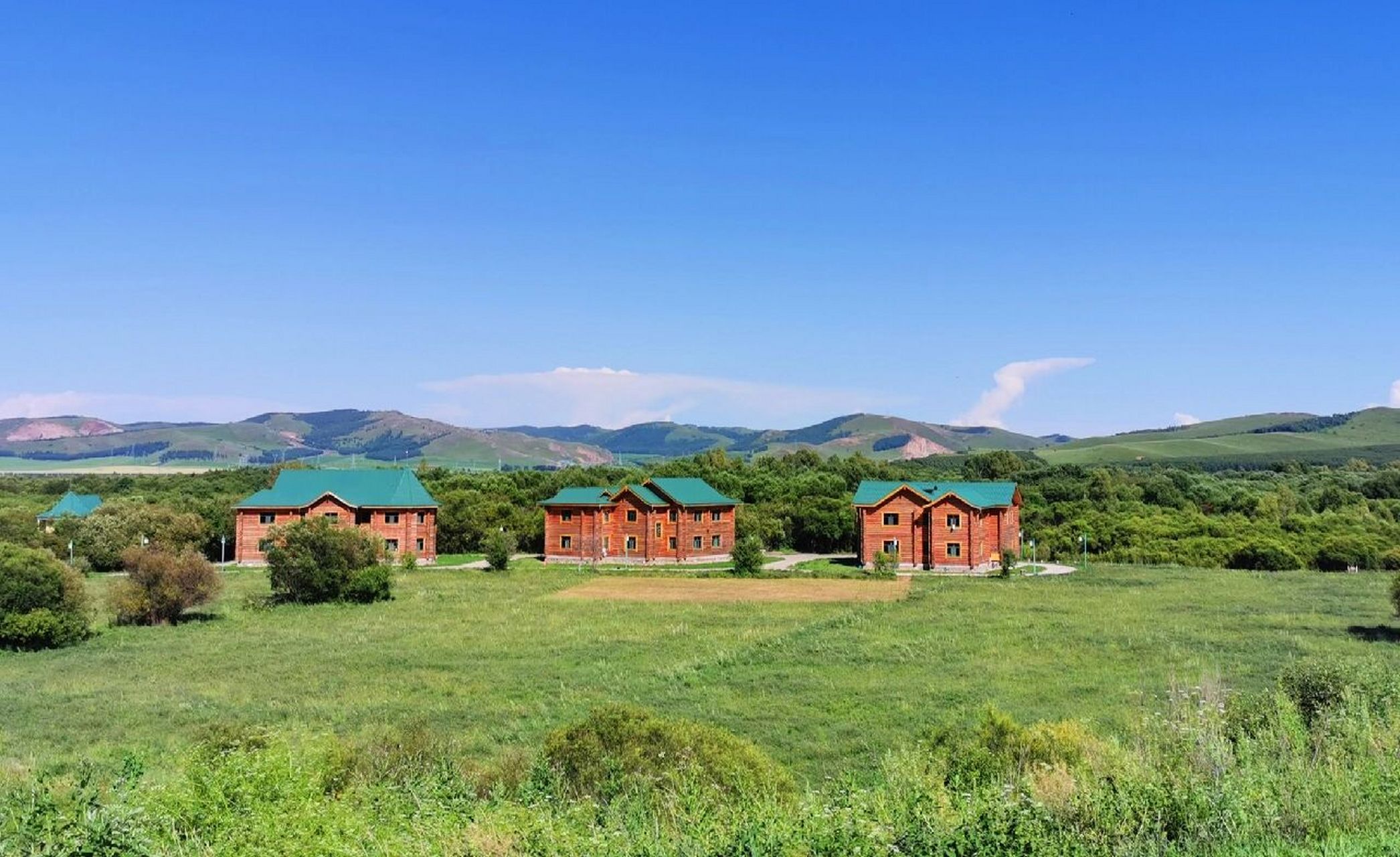 呼伦贝尔旅游推荐-牙克石凤凰山庄 呼伦贝尔其实除了草原,湿地森林