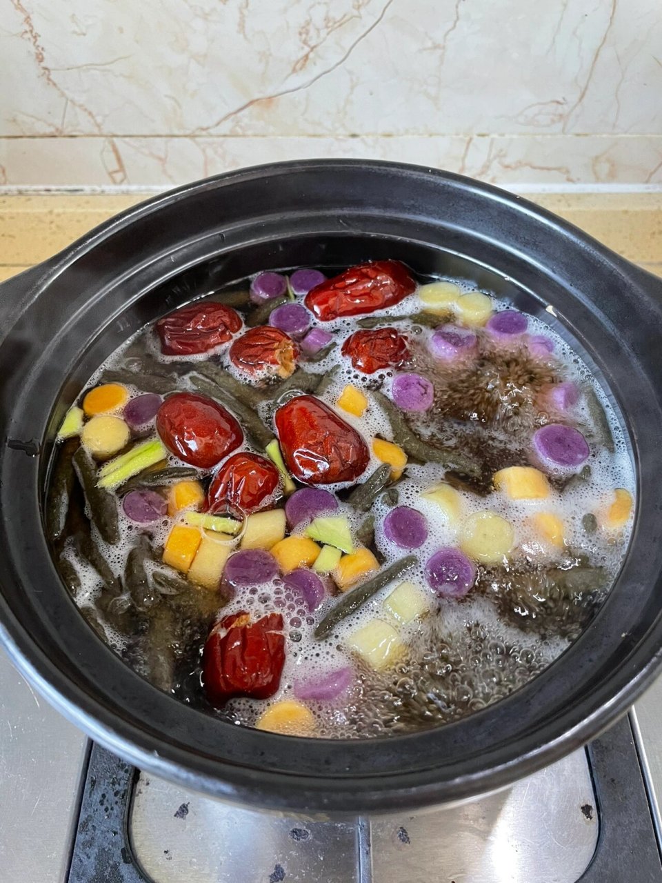 秋天祛燥糖水:红糖鸡屎藤 独特的香味,清热解毒的功效,还有饱腹感,这