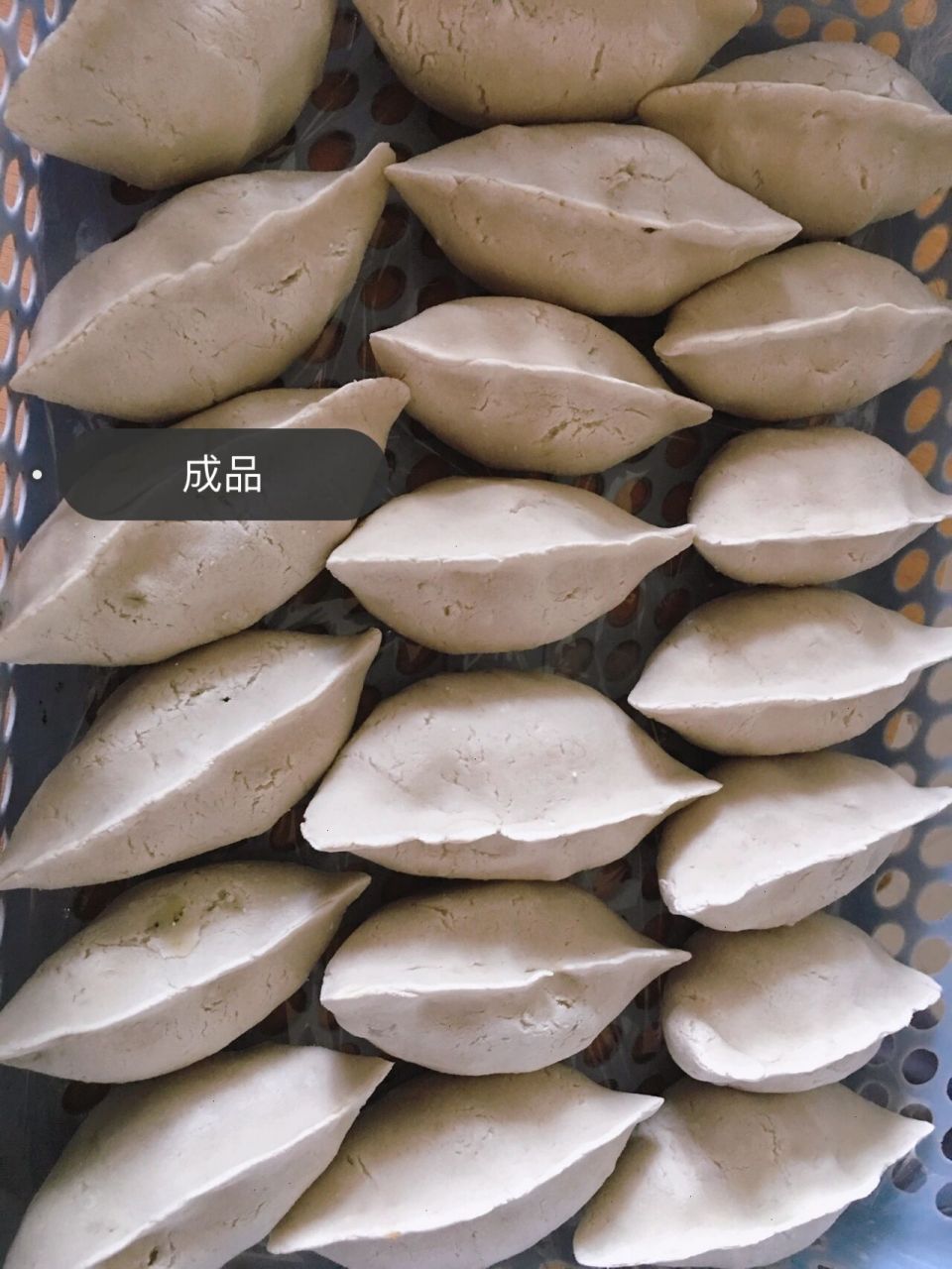 江西石城芋饺 材料说明: 1,饺子皮:软糯芋子,地瓜粉 2,饺子馅:干香菇