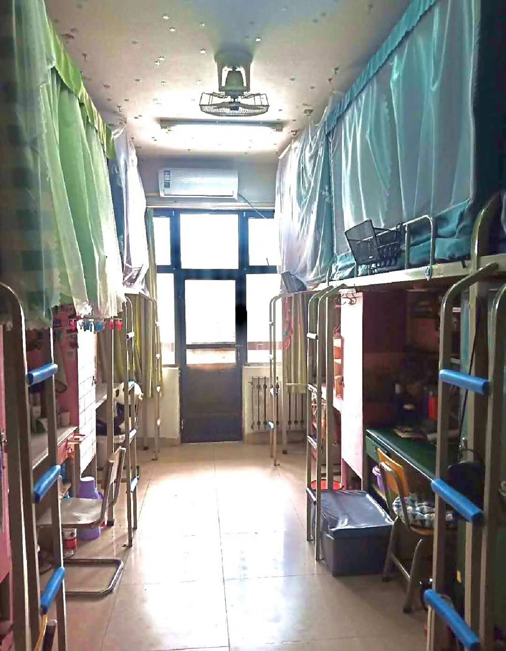 92图为山东工艺美术学院长清校区宿舍95校友补充:公共浴室公共