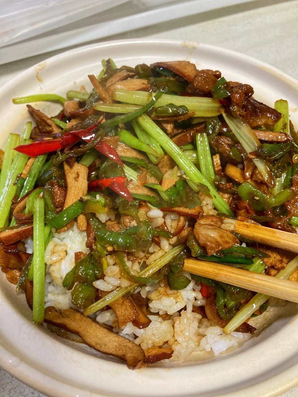 盖浇饭系列76 | 芹菜香干炒肉09 芹菜真是个好东西,很懂事体贴的