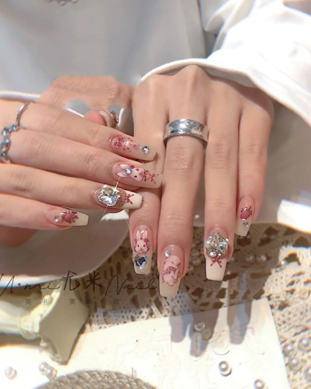 粉色洛克兔兔美甲,钻石96美甲,小兔子91美甲,粉色美甲,这一款美甲