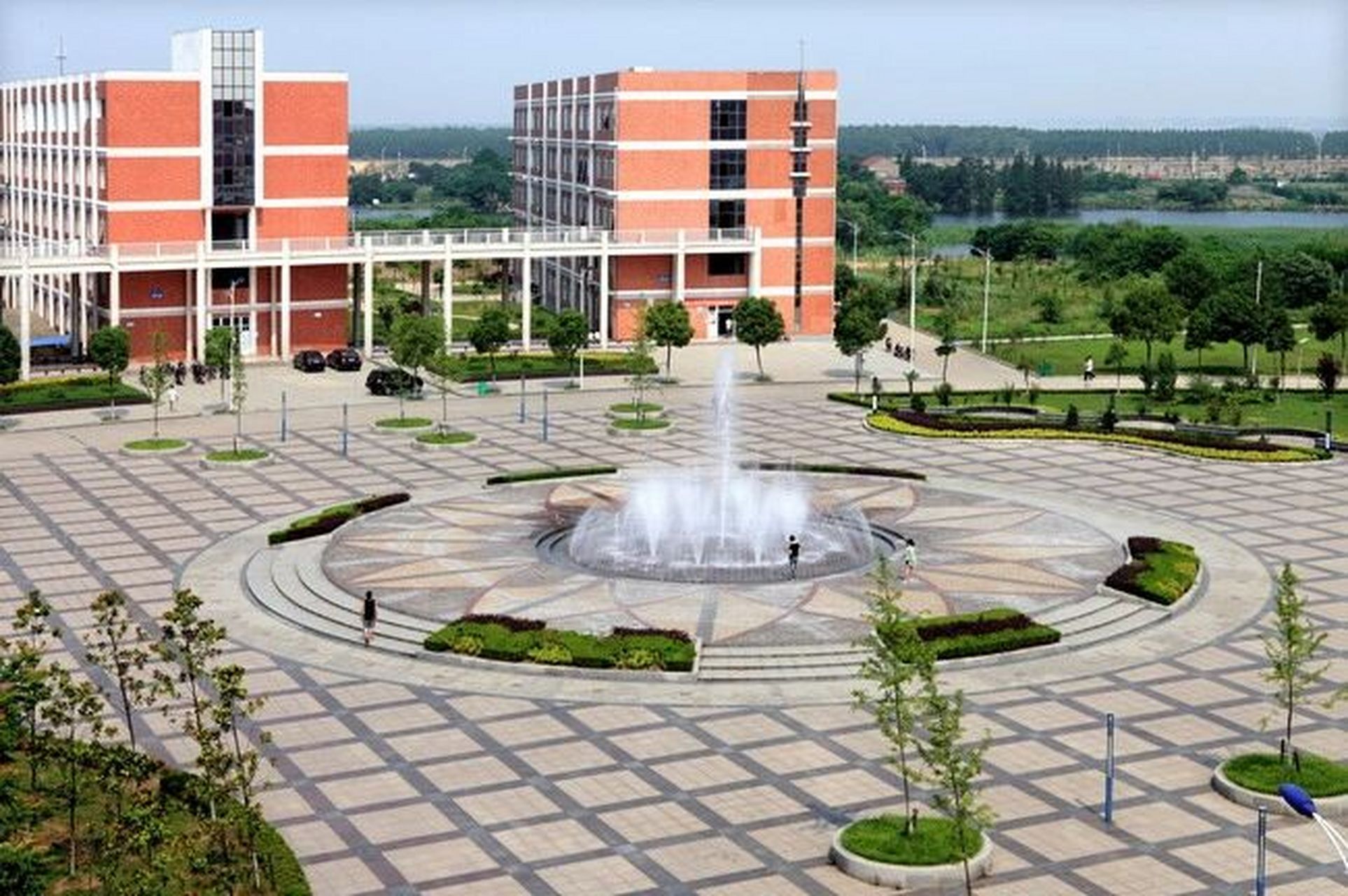 芜湖职业技术学院 芜湖职业技术学院 一,学校简介 芜湖职业技术学院(w