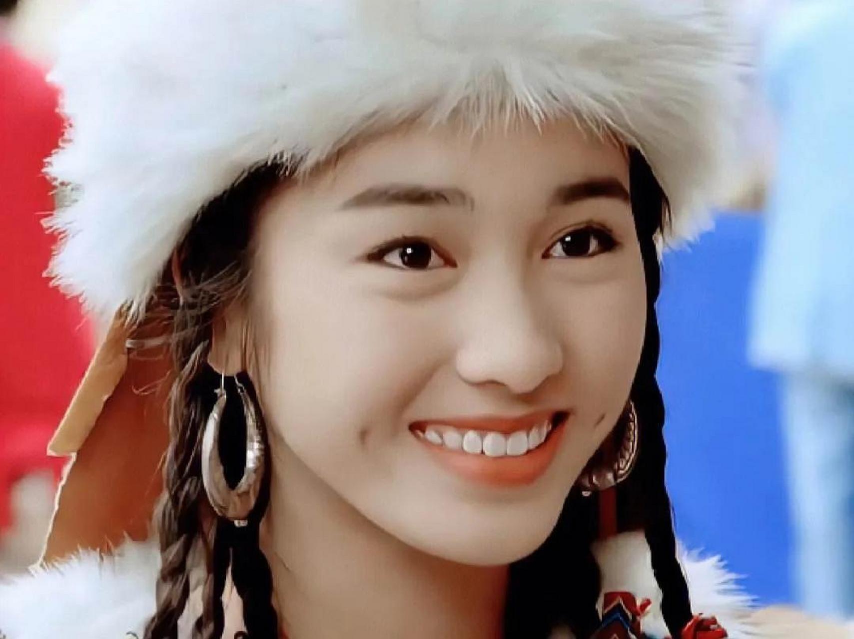 黎姿在外度假心情好,年轻时的黎姿是一代女神,如今胖了不少,年轻时的